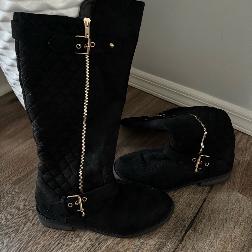Forever 21 Black suede boots with gold hardware size 8.5
